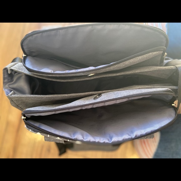 Leke Diaper Bag/bottle cooler - Picture 4 of 6